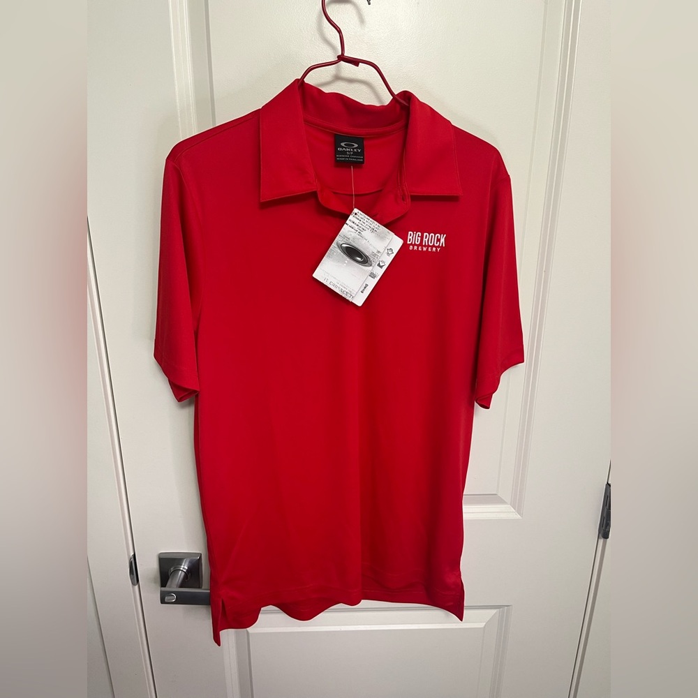 Oakley Men's Vibrant Red Polo Shirt in size S